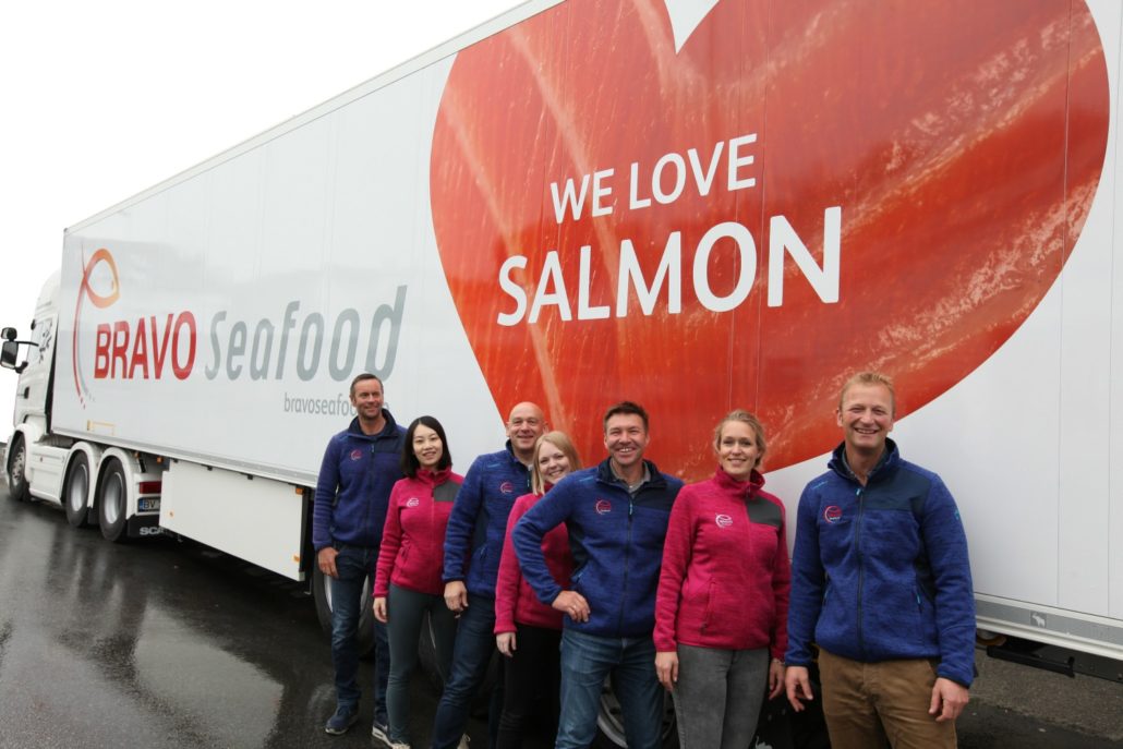 Bravo Seafood gjengen foran sin trailer